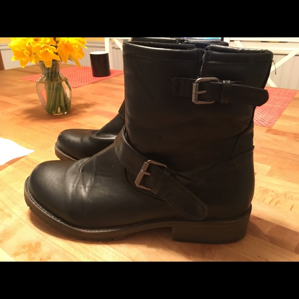 Riding boots